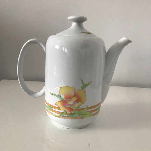 Vintage Teapot with Floral Motif Made in Japan - Picture 1 of 10